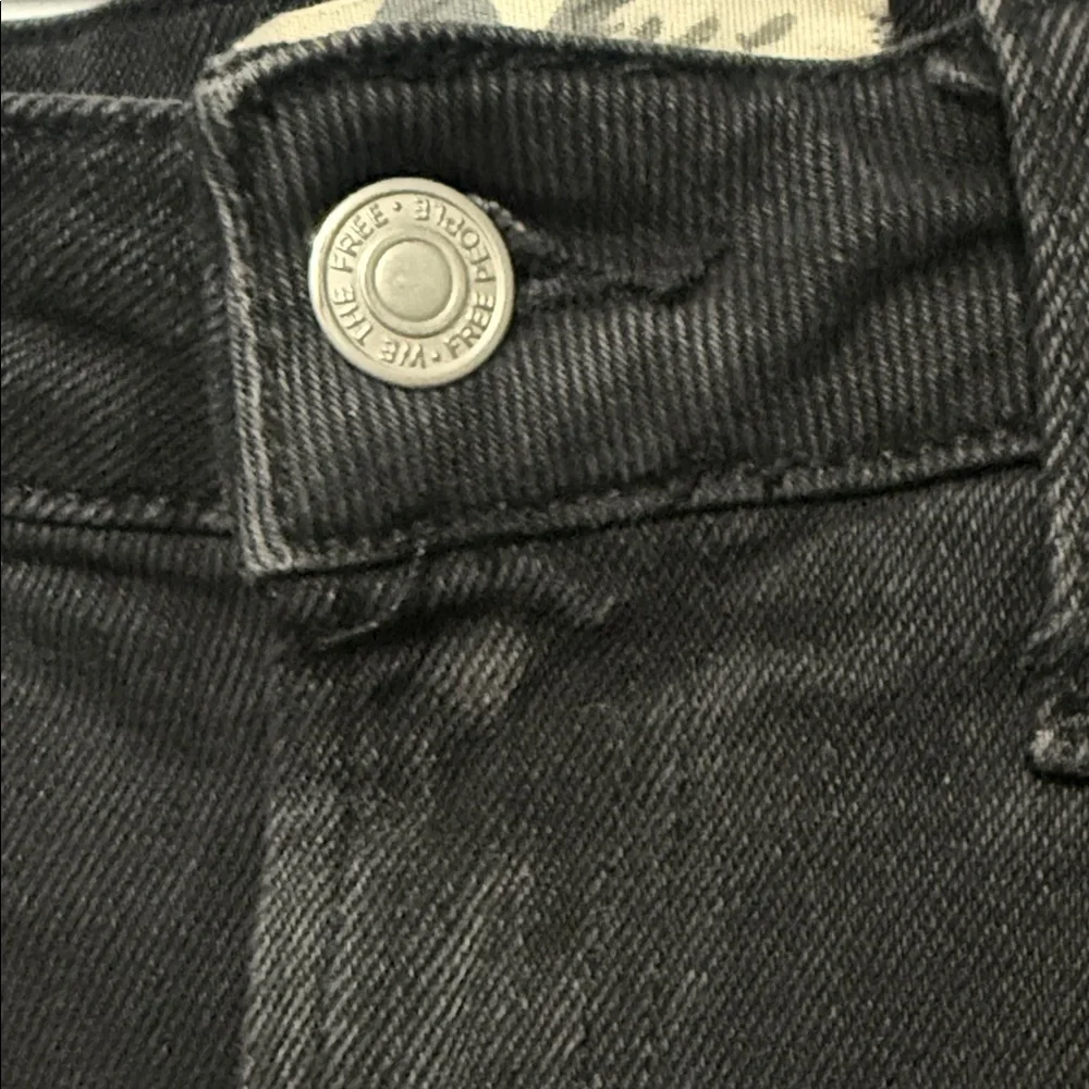 👖We The Free by Free People High-Rise Raw Hem Black Jeans | Size 26 - Picture 4 of 9